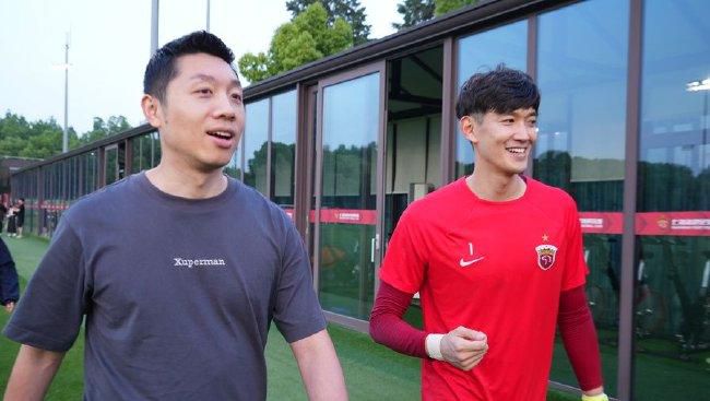 而且他还有很多关于球队问题需要回答，包括桑乔、转会、训练以及球队发展。